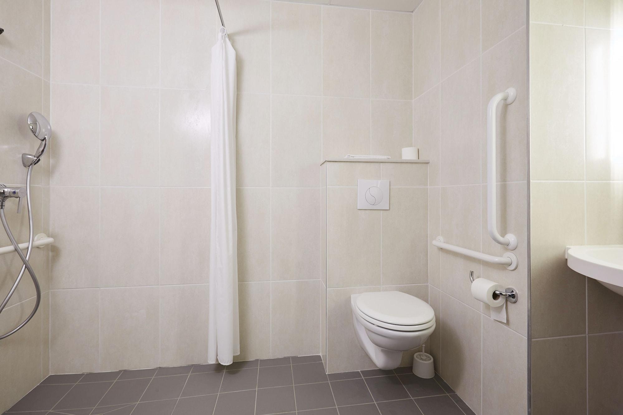 B&B Hotel Toulon La Seyne Sur Mer エクステリア 写真