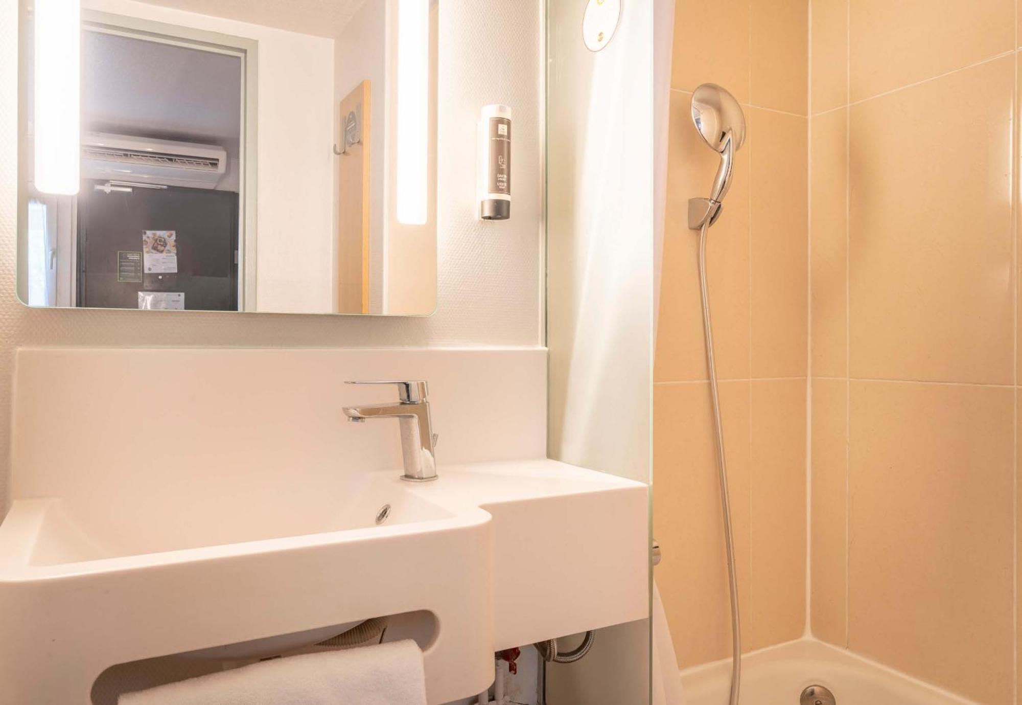 B&B Hotel Toulon La Seyne Sur Mer エクステリア 写真