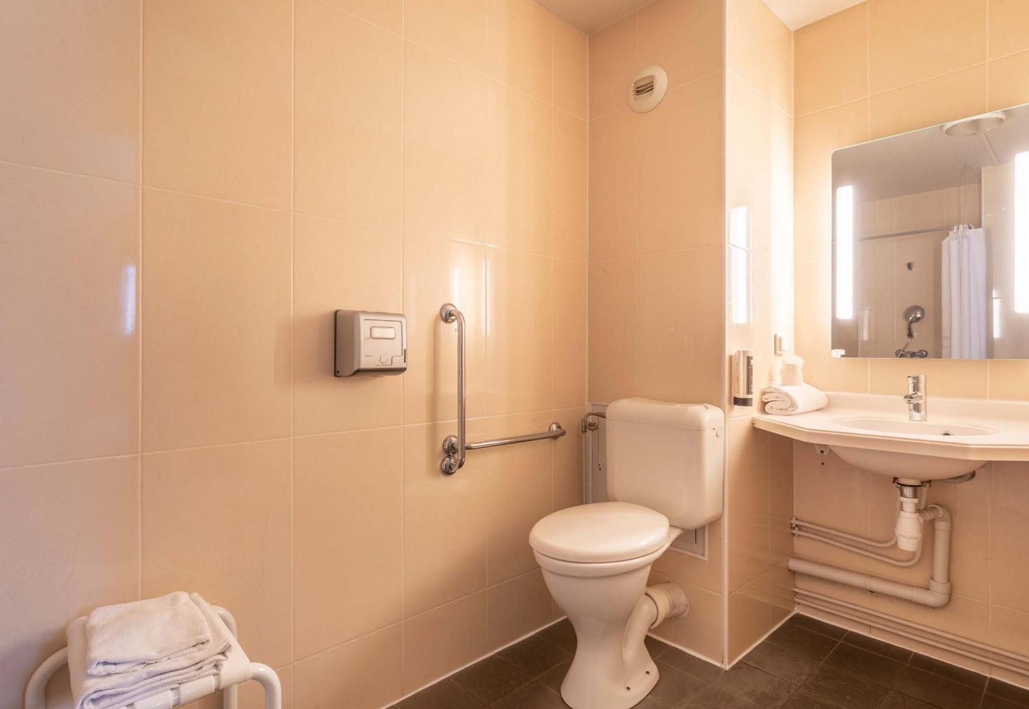 B&B Hotel Toulon La Seyne Sur Mer エクステリア 写真