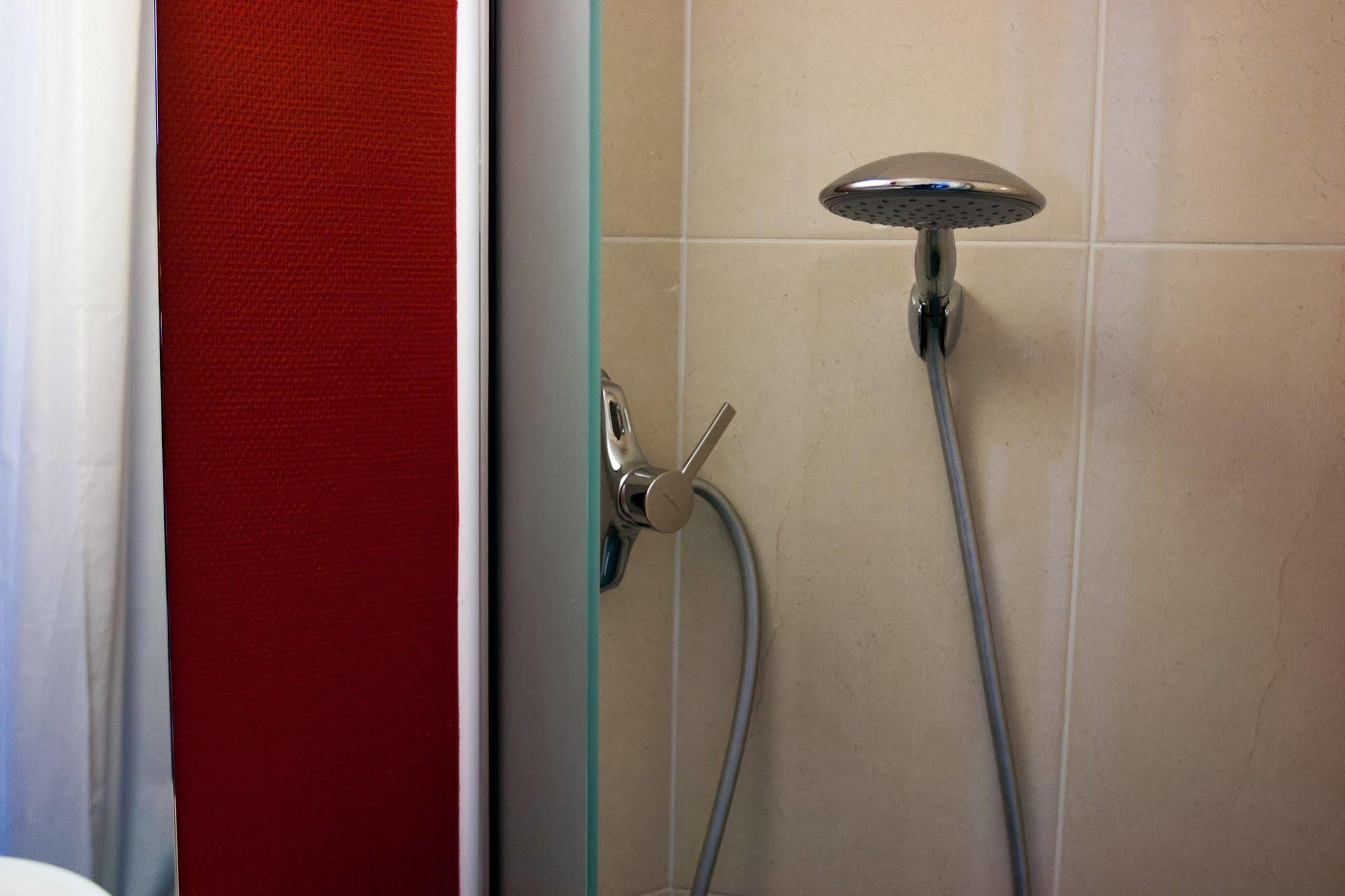 B&B Hotel Toulon La Seyne Sur Mer エクステリア 写真
